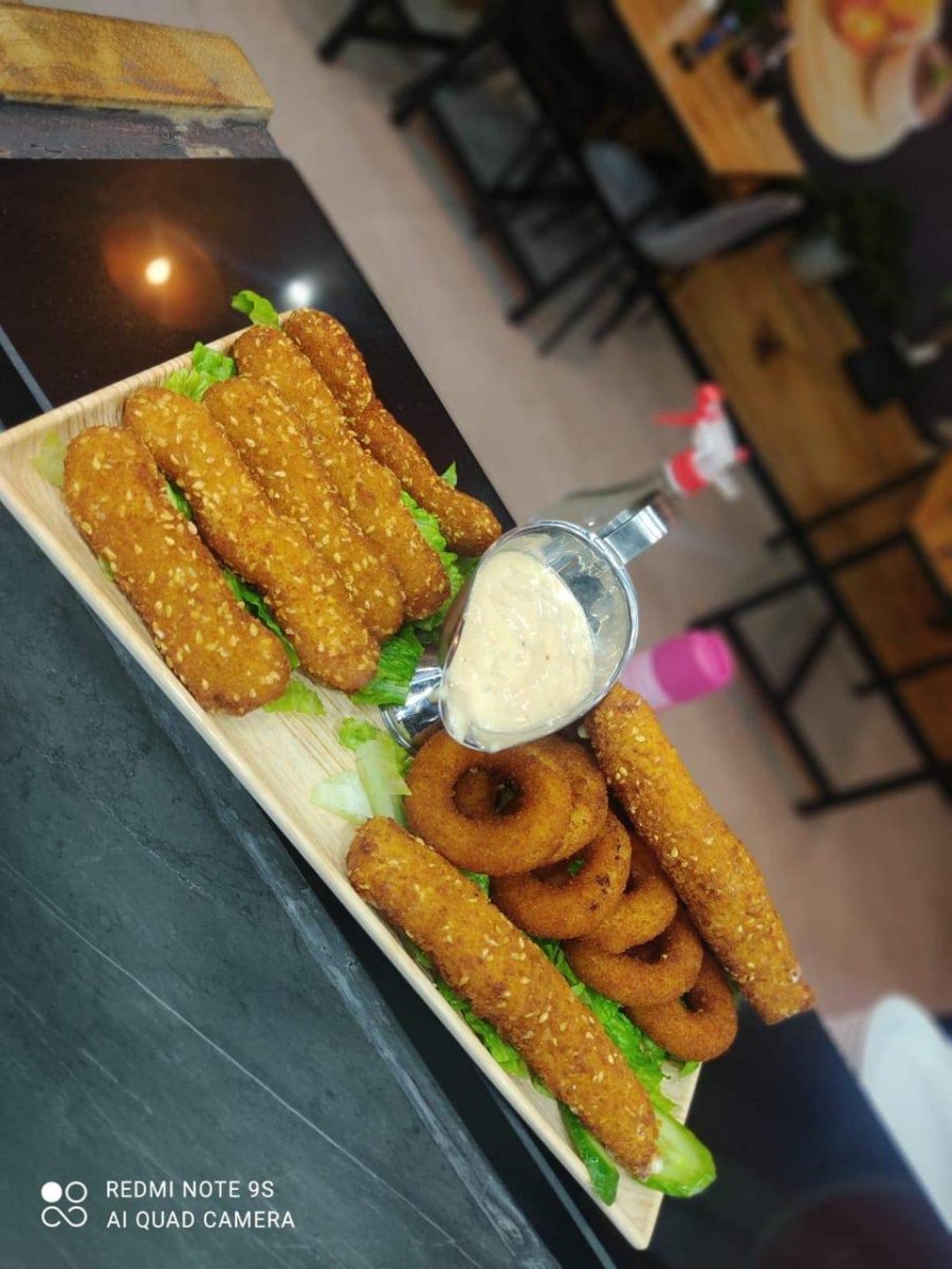 اصابع الدجاج مع بطاطا 