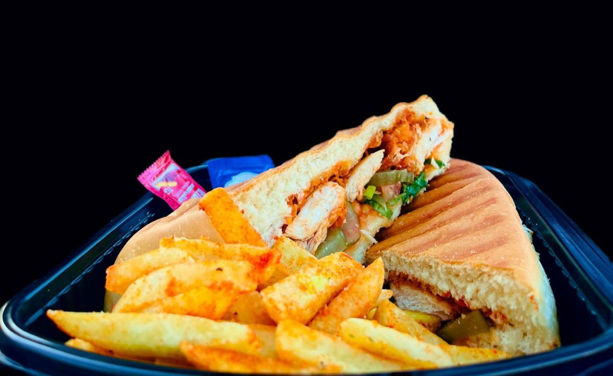 ساندويتش بافلو حار