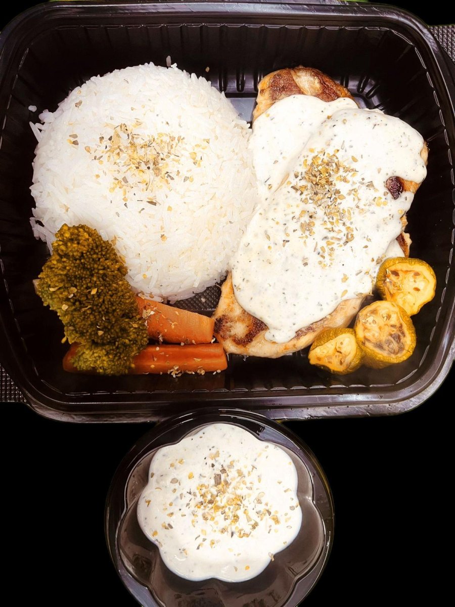 وجبة ستيك دجاج وايت صوص مع ارز