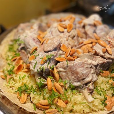 منسف لحمه عجل