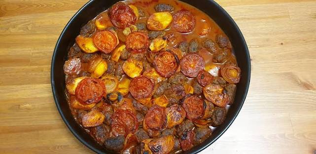 صينية كفته بالبندوره