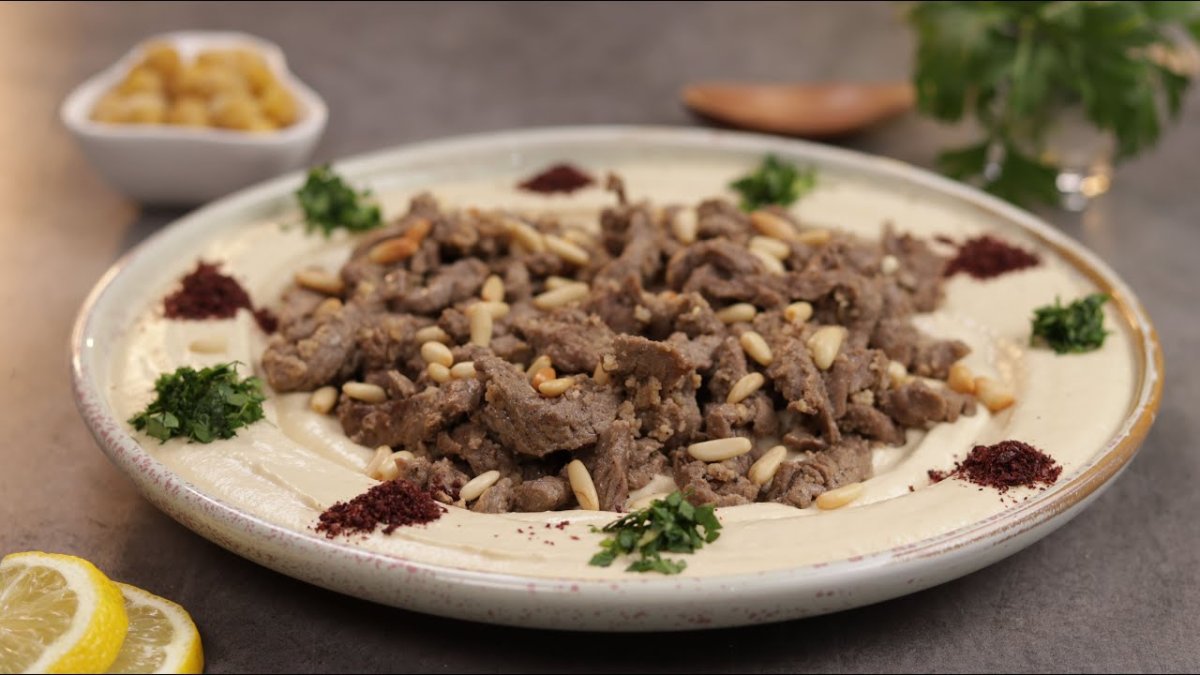 صحن شاورما مع حمص