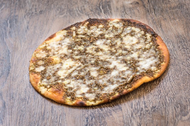جبنة مع زعتر 