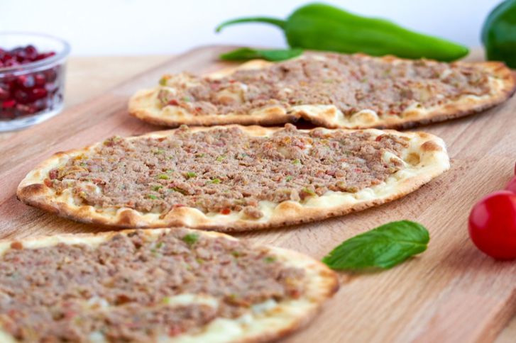 صفيحة مع طحينية 