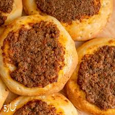 صفيحة مع بندورة