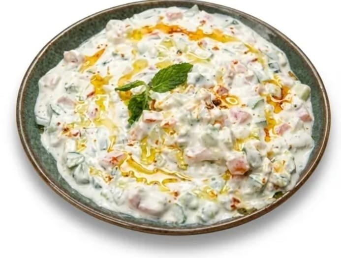 لبنة مع نعنع وبندوره وخيار